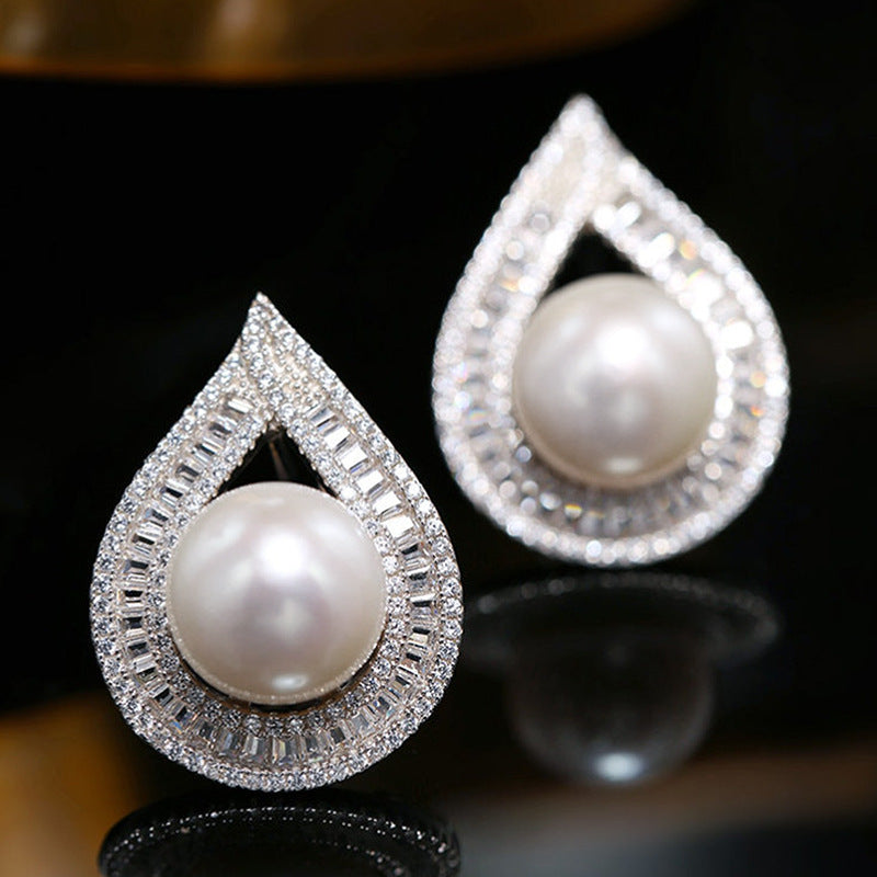 Classic Pearl Earring with Timeless Appeal