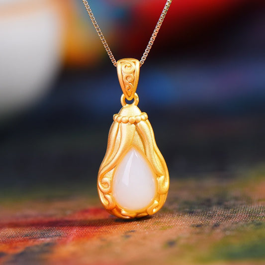 Classic Silver Necklace with Timeless Appeal