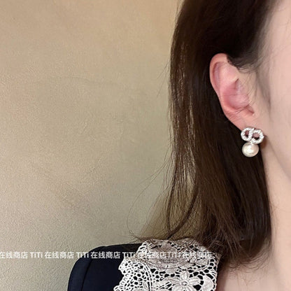 Beautiful Pearl Earring with Unique Style