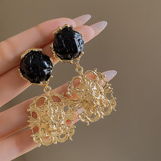 Beautiful Gold Earring with Unique Style