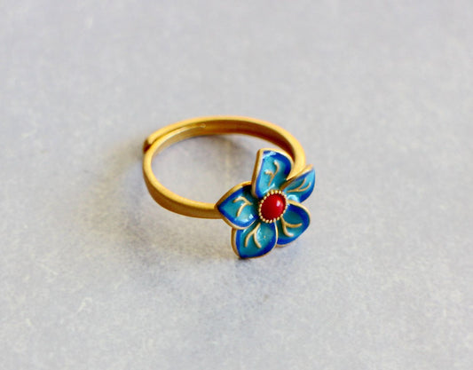 Beautiful Gold Ring with Unique Style