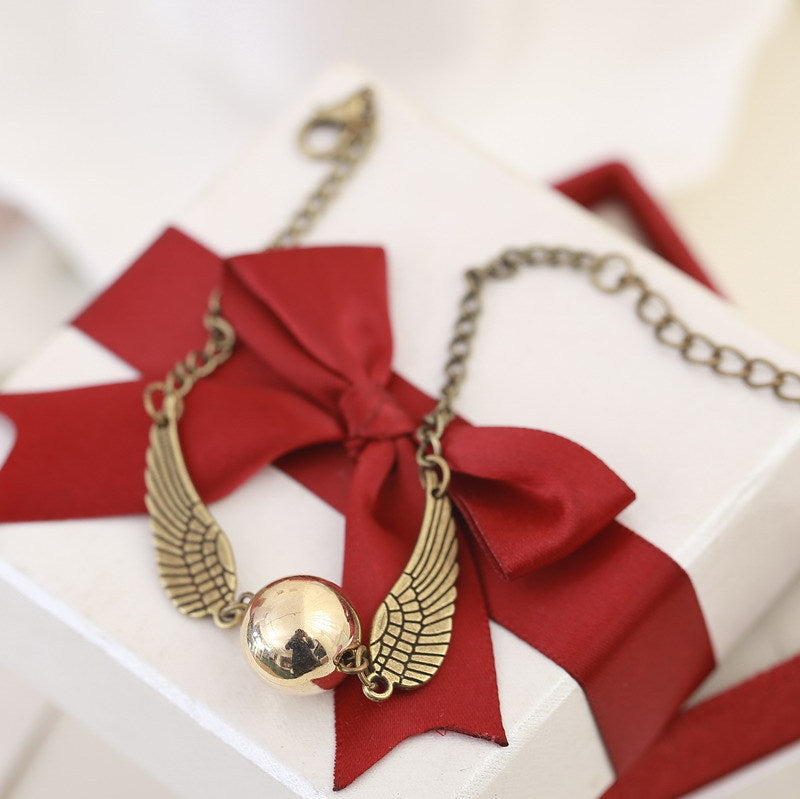Classic Gold Bracelet with Timeless Appeal