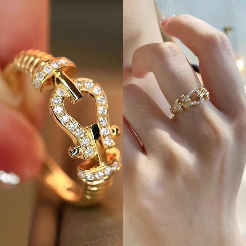 Classic Gold Ring with Timeless Appeal