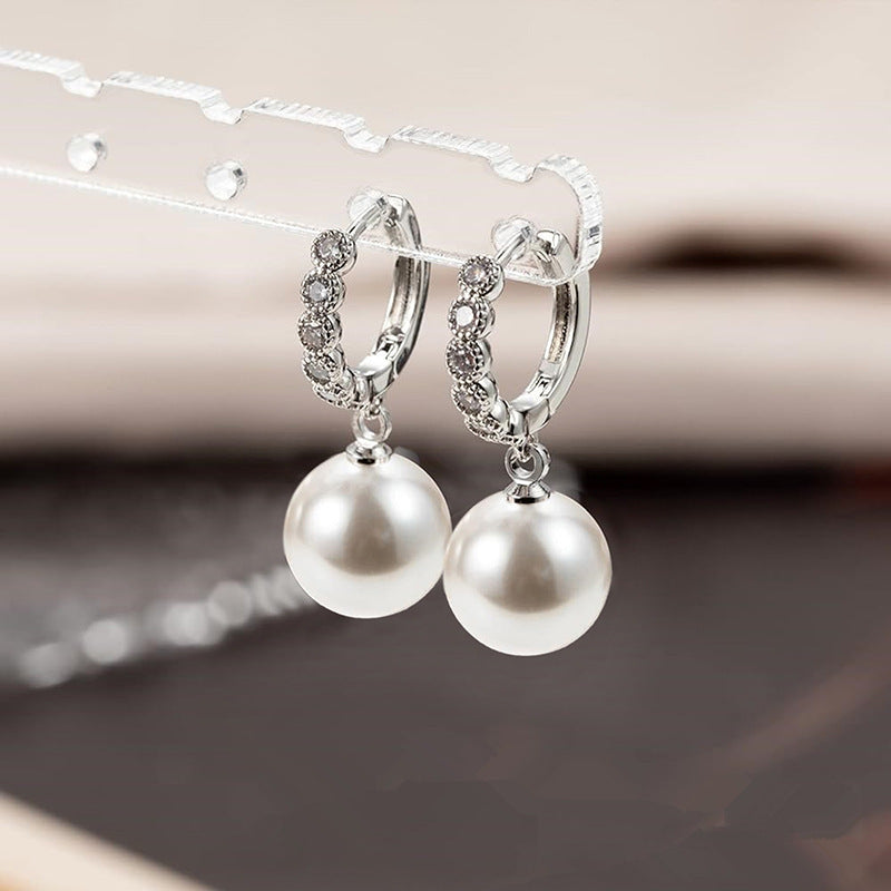 Classic Pearl Earring with Timeless Appeal