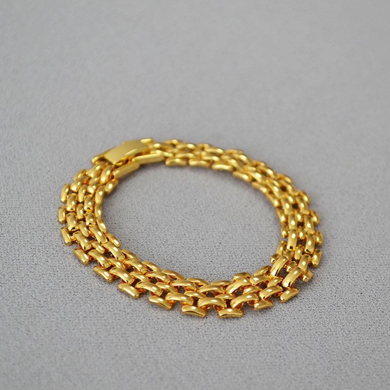 Charming Gold Bracelet for Any Occasion
