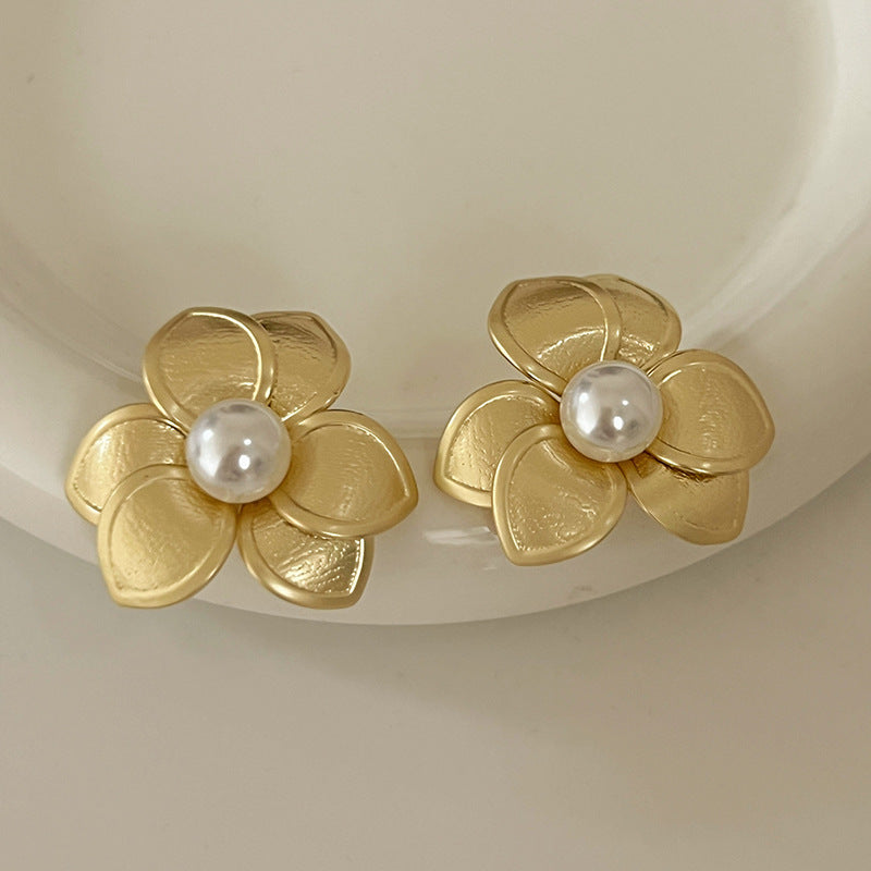 Romantic Pearl Earring for Special Moments