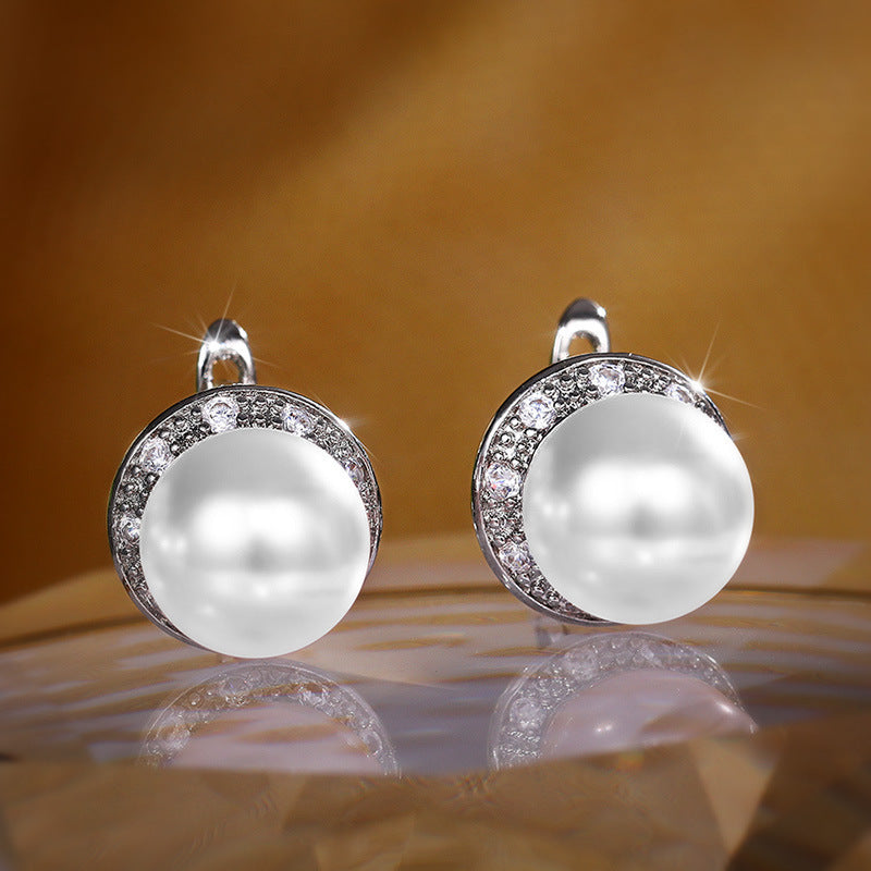 Beautiful Pearl Earring with Unique Style