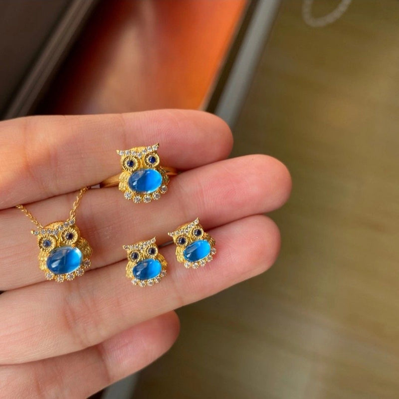 Beautiful Gold Necklace with Unique Style