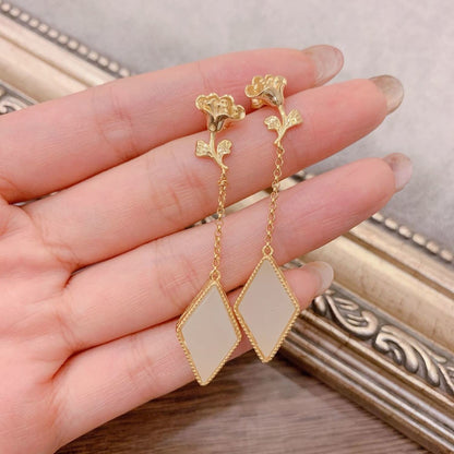 Charming Gold Earring for Any Occasion