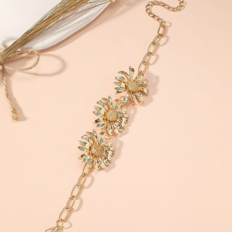Classic Gold Bracelet with Timeless Appeal