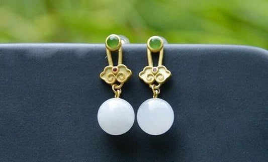 Classic Gold Earring with Timeless Appeal