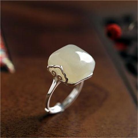 Romantic Gold Ring for Special Moments