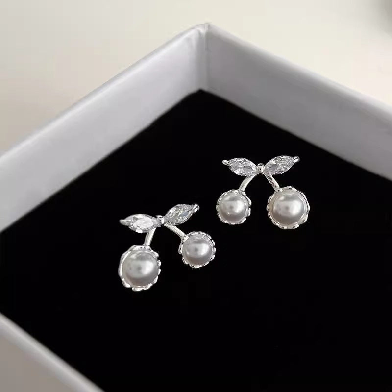 Romantic Pearl Earring for Special Moments