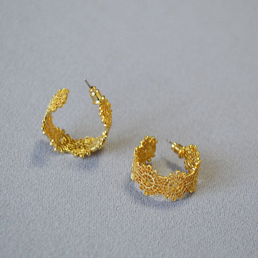 Romantic Gold Earring for Special Moments