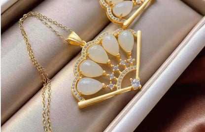 Romantic Silver Necklace for Special Moments