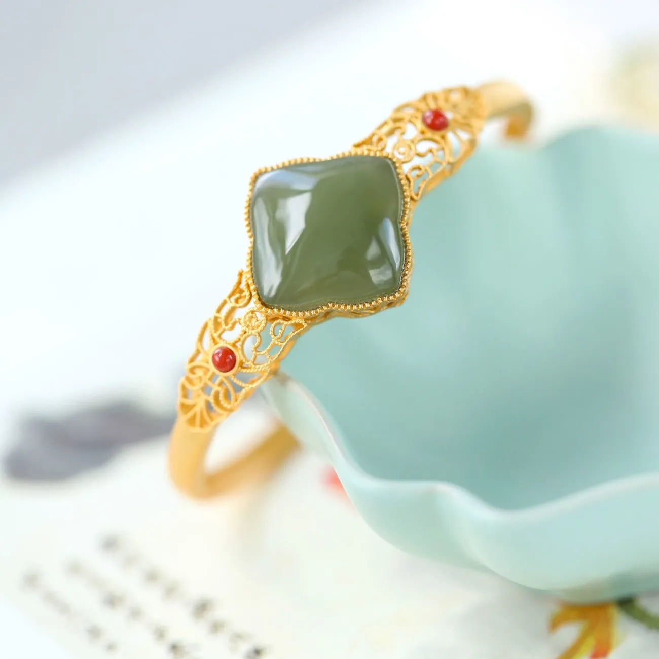 Beautiful Gold Bracelet with Unique Style