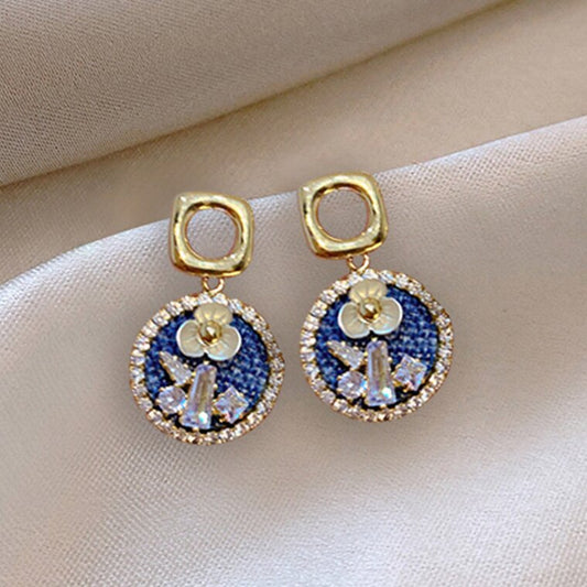 Charming Earring for Any Occasion