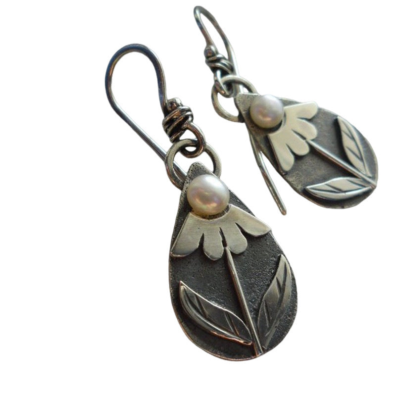 Classic Pearl Earring with Timeless Appeal