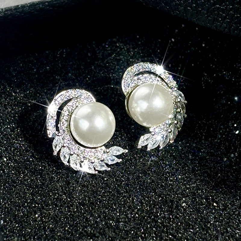 Romantic Pearl Earring for Special Moments