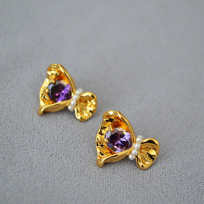 Charming Gold Earring for Any Occasion