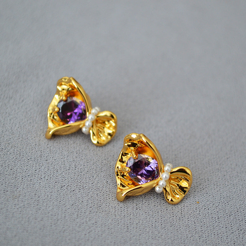 Charming Gold Earring for Any Occasion
