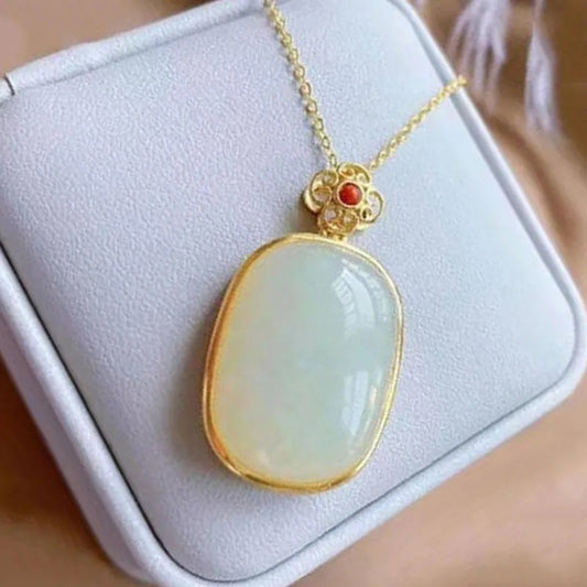Elegant Silver Pendant for Every Occasion