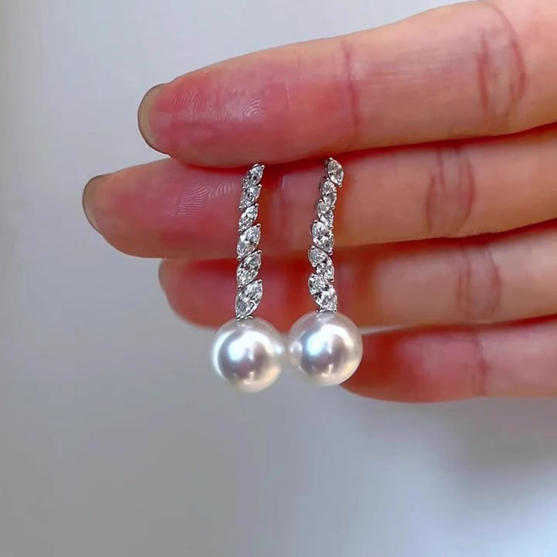 Classic Pearl Earring with Timeless Appeal