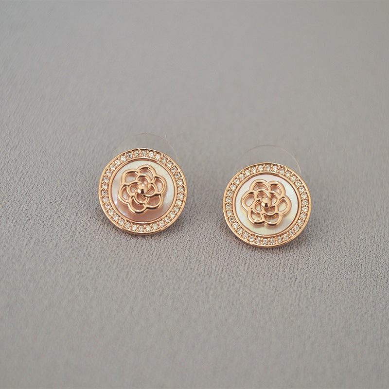 Beautiful Gold Earring with Unique Style