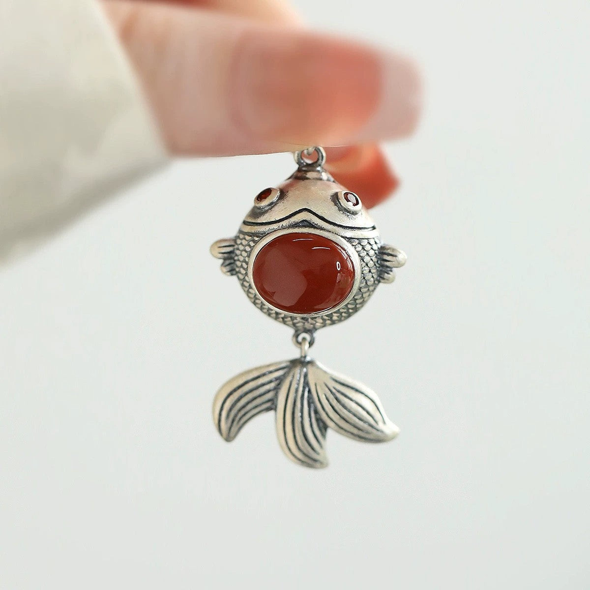 Classic Silver Necklace with Timeless Appeal