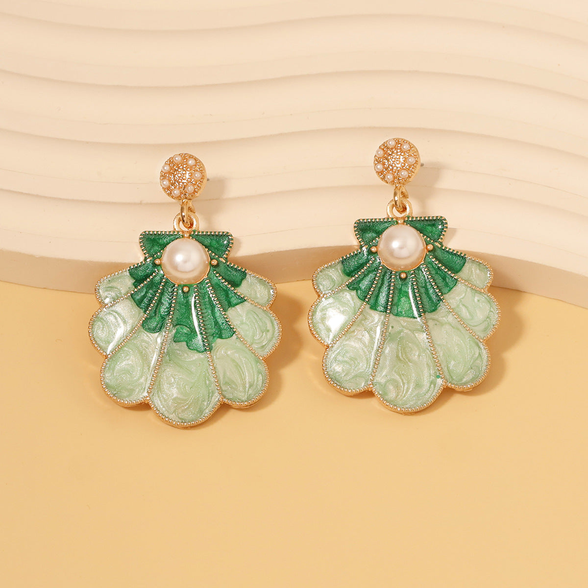 Charming Pearl Earring for Any Occasion