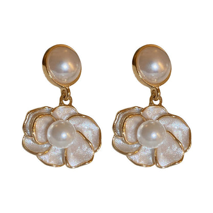 Beautiful Pearl Earring with Unique Style