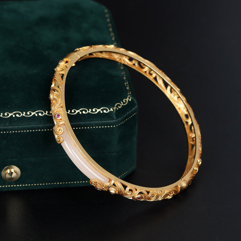 Charming Gold Bracelet for Any Occasion