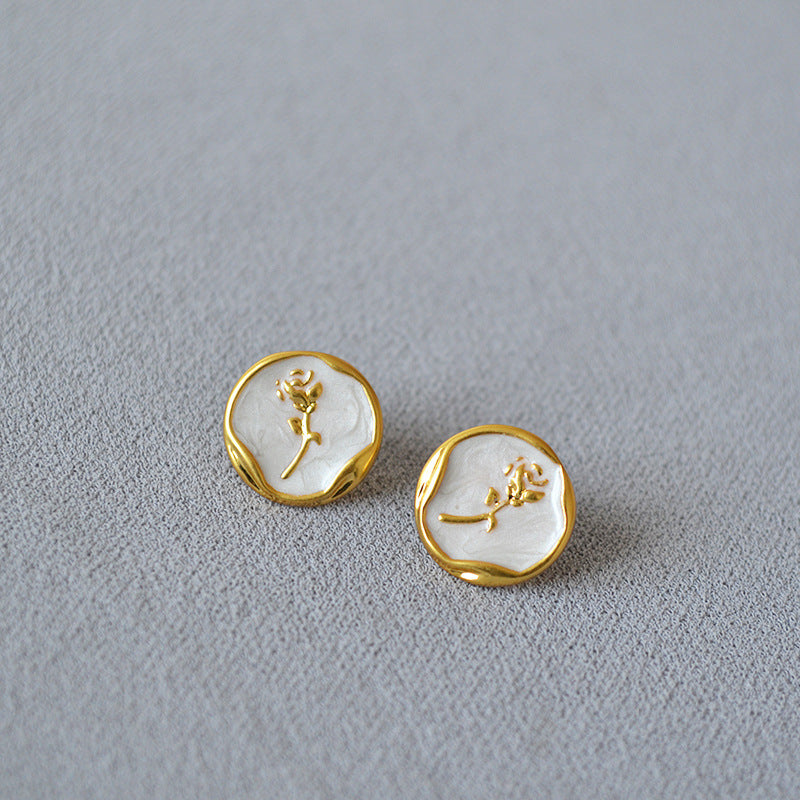 Beautiful Gold Earring with Unique Style