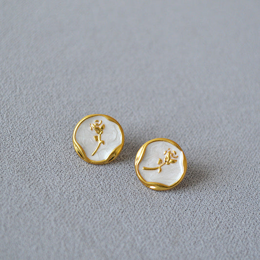 Beautiful Gold Earring with Unique Style