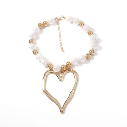 Classic Pearl Necklace with Timeless Appeal