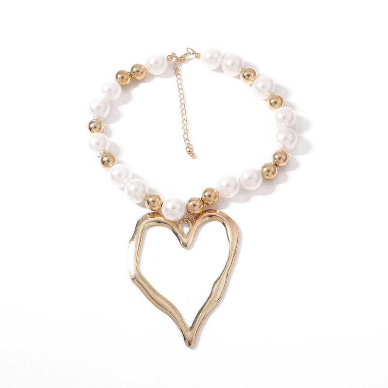Classic Pearl Necklace with Timeless Appeal