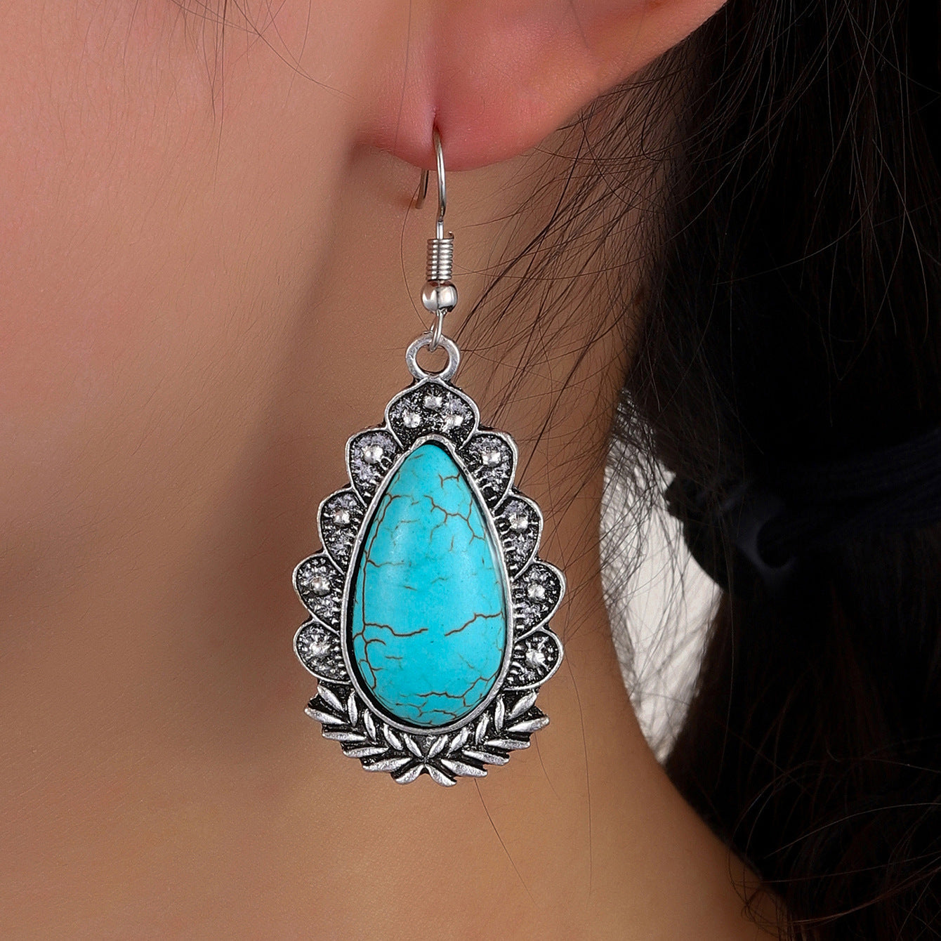 Charming Silver Earring for Any Occasion