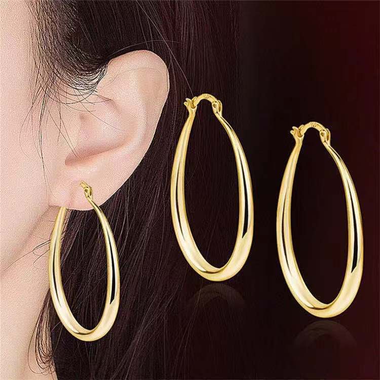 Romantic Silver Earring for Special Moments