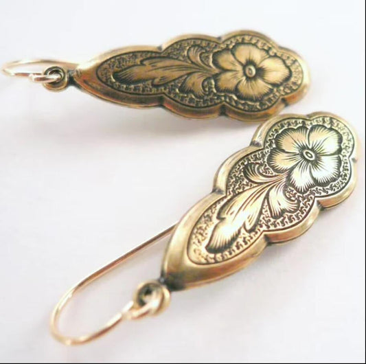 Stunning Gold Earring for Daily Wear