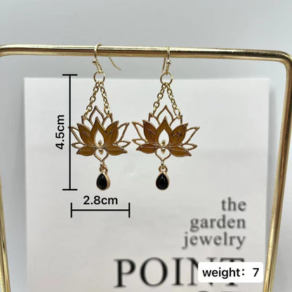 Classic Gold Earring with Timeless Appeal