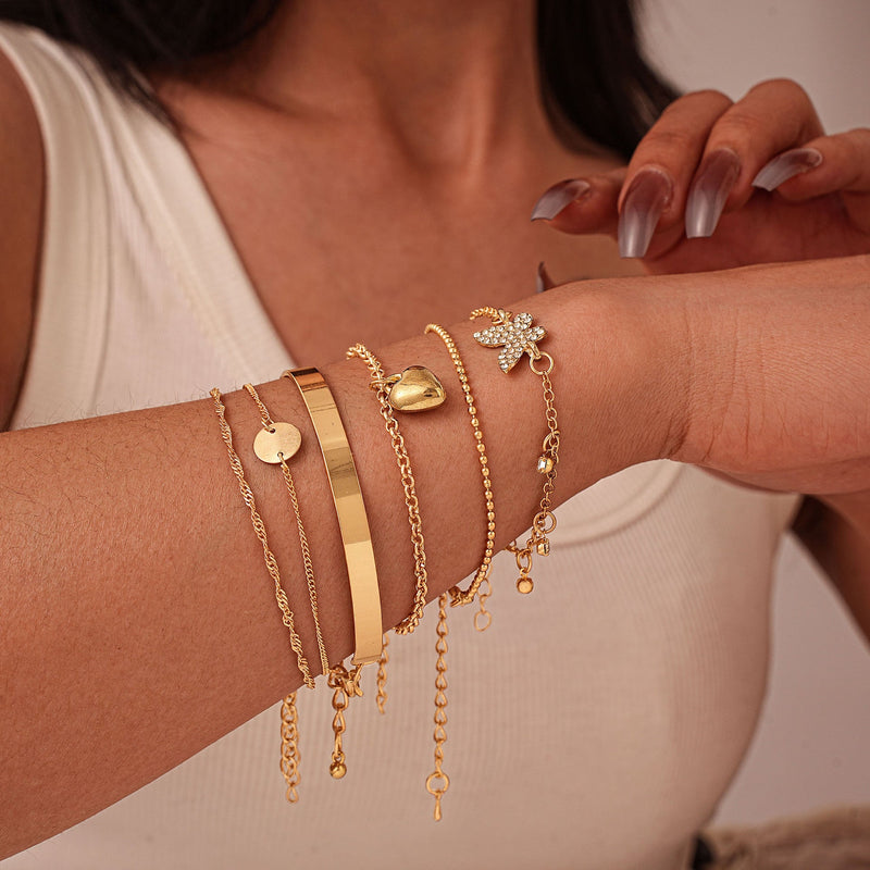 Classic Gold Bracelet with Timeless Appeal