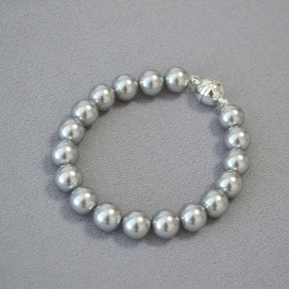 Classic Pearl Necklace with Timeless Appeal