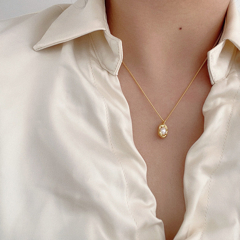 Beautiful Pearl Necklace with Unique Style