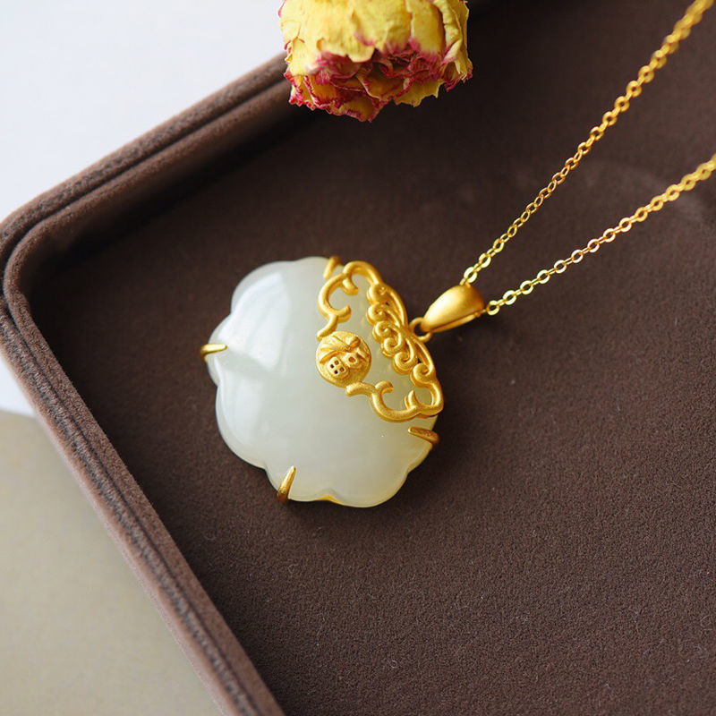 Beautiful Gold Necklace with Unique Style