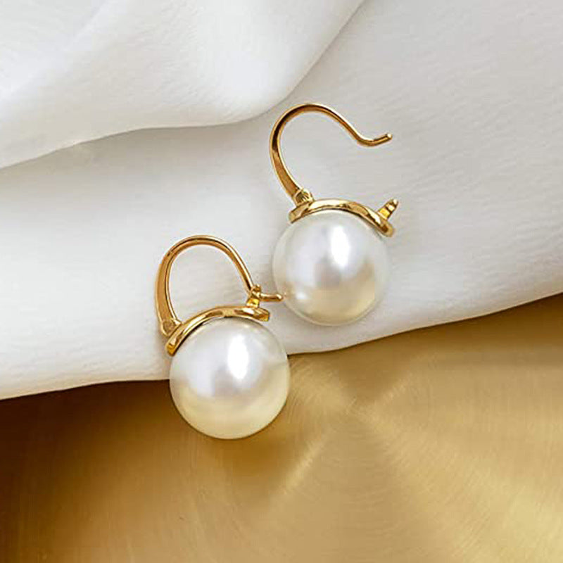 Romantic Pearl Earring for Special Moments