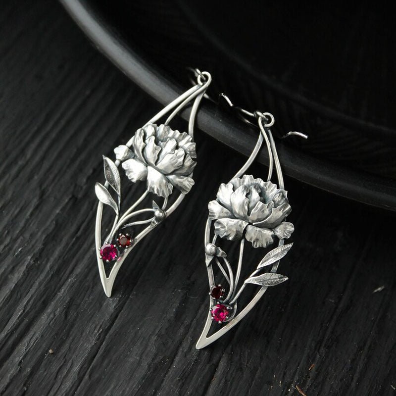 Romantic Silver Earring for Special Moments