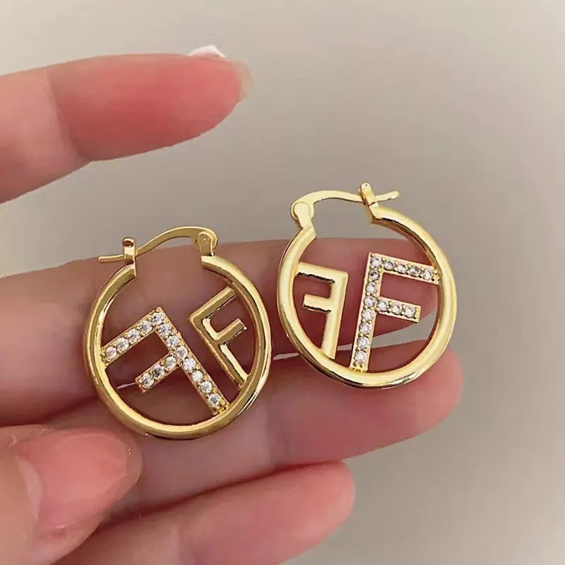 Charming Earring for Any Occasion