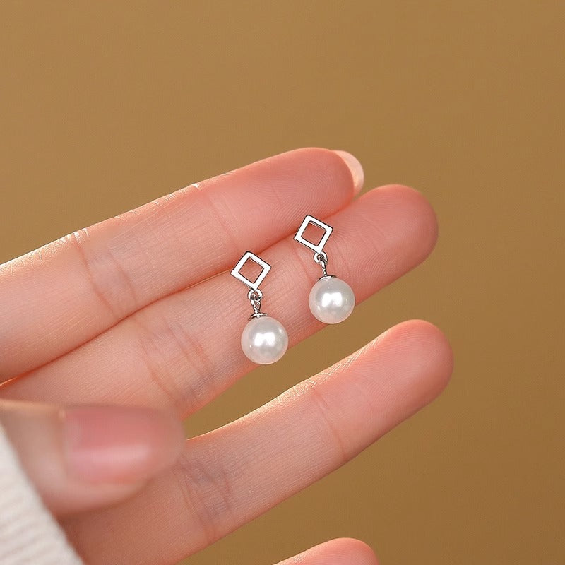 Beautiful Pearl Earring with Unique Style