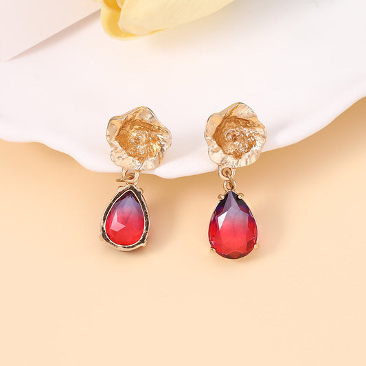 Classic Gold Earring with Timeless Appeal
