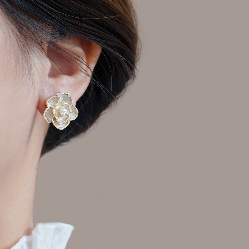 Charming Pearl Earring for Any Occasion